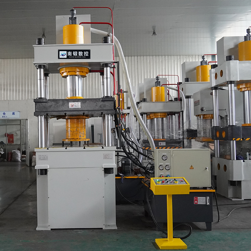 滕州廠家200噸液壓機(jī) 上門(mén)安裝三梁四柱油壓機(jī) 快速三梁四柱液壓機(jī)