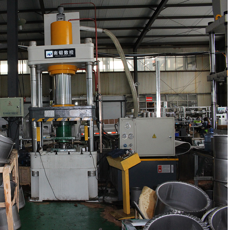 廠家直銷單動薄板成型拉伸油壓機