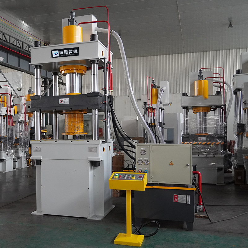 滕州廠家200噸液壓機(jī) 上門(mén)安裝三梁四柱油壓機(jī) 快速三梁四柱液壓機(jī)