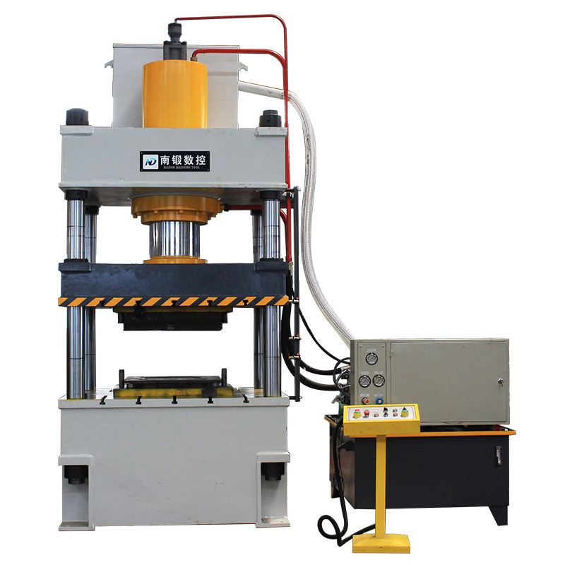 四柱油壓機(jī)使用時應(yīng)注意那些事項(xiàng)