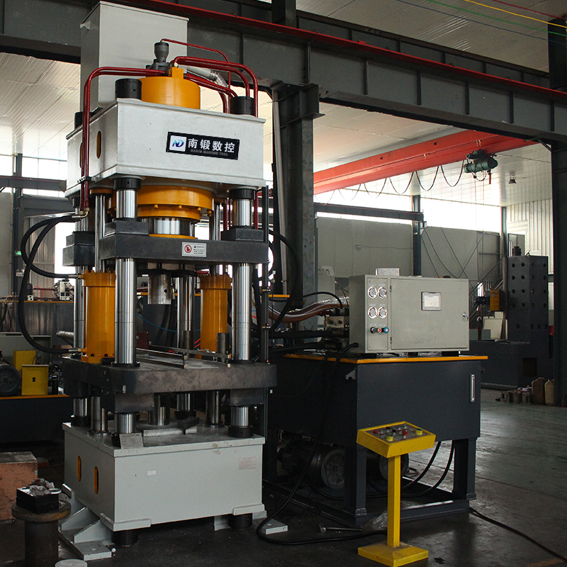 滕州500噸牛羊舔磚粉末成型油壓機(jī)5-10公斤鹽磚機(jī)