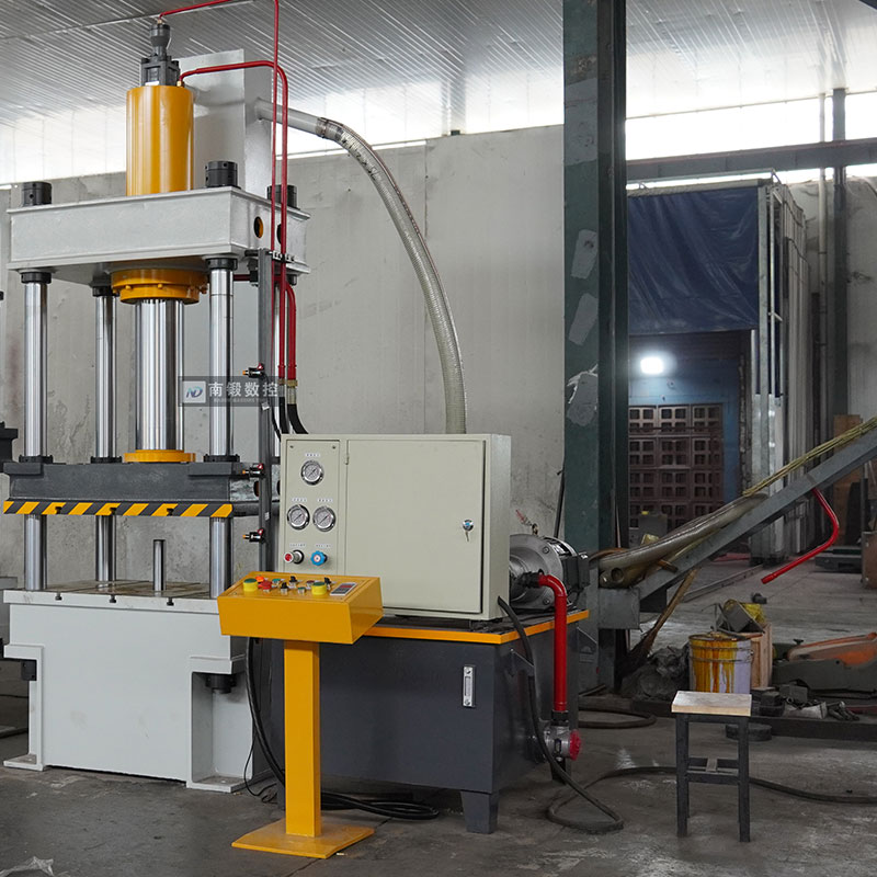 現(xiàn)貨100噸四柱油壓機(jī)