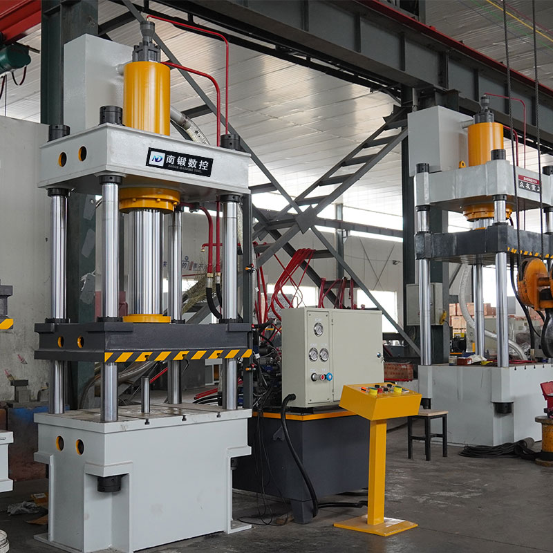 現(xiàn)貨100噸四柱油壓機(jī)