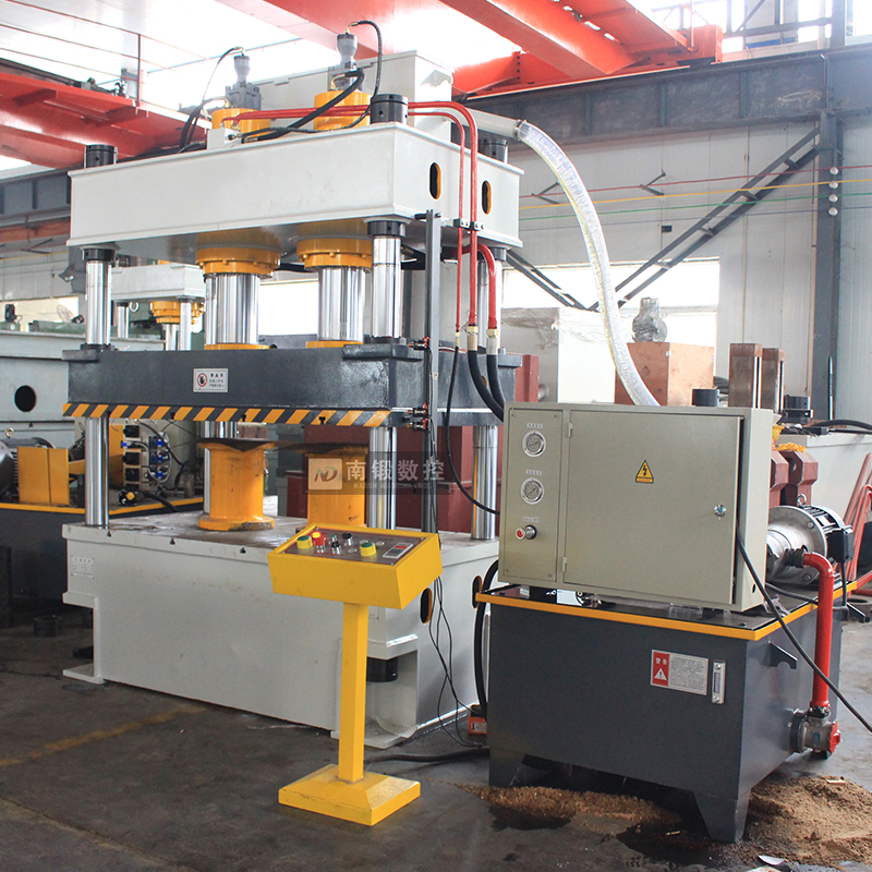 滕州315噸雙缸大臺(tái)面三梁四柱式油壓機(jī)帶下頂缸四柱液壓機(jī)