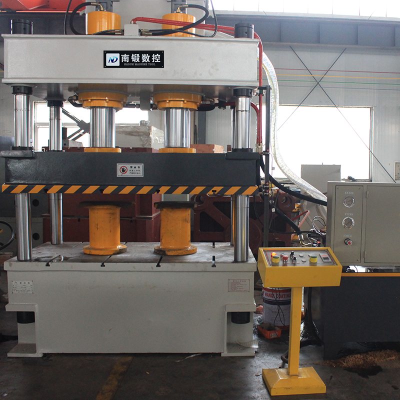 滕州315噸雙缸大臺面三梁四柱式油壓機帶下頂缸四柱液壓機