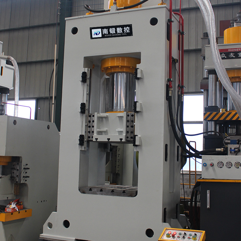 400噸框式液壓機(jī)熱鍛成型油壓機(jī)