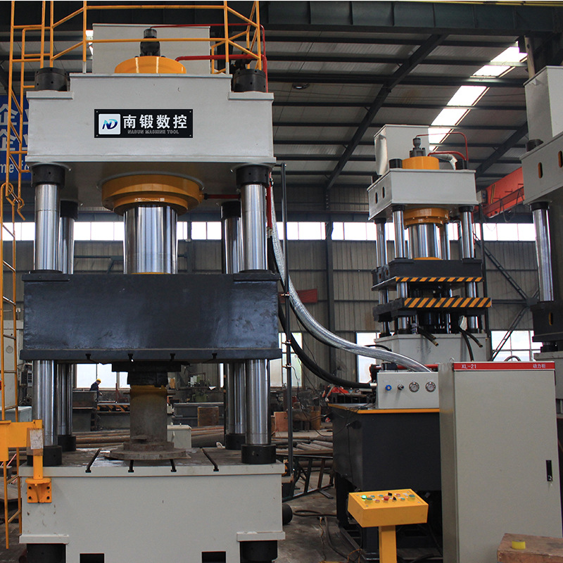 630噸油壓機(jī)三梁四柱液壓機(jī)定制壓力機(jī)