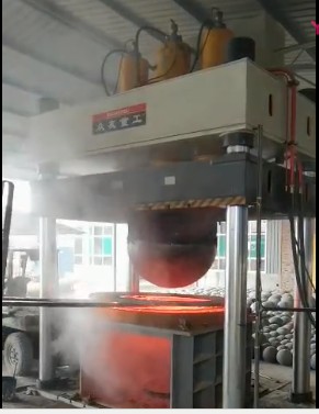 800噸空心鋼球熱壓成型液壓機客戶使用現場視頻