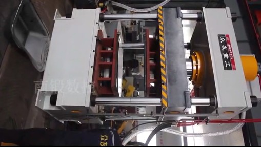 315噸灰斗車(chē)?yán)斐尚鸵簤簷C(jī)車(chē)間試機(jī)視頻