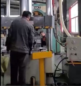 不銹鋼金屬薄板拉伸成型液壓機(jī)試機(jī)視頻