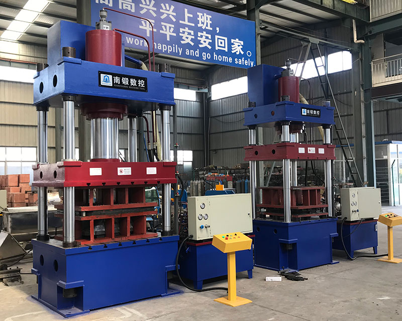 315噸灰斗車?yán)斐尚陀蛪簷C(jī) 快速伺服油壓機(jī)