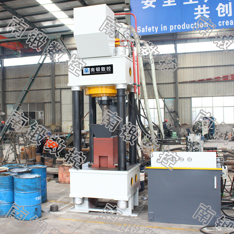 四柱油壓機還存在需要改進的地方嗎？