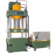 四柱油壓機的不同裝置不同優勢