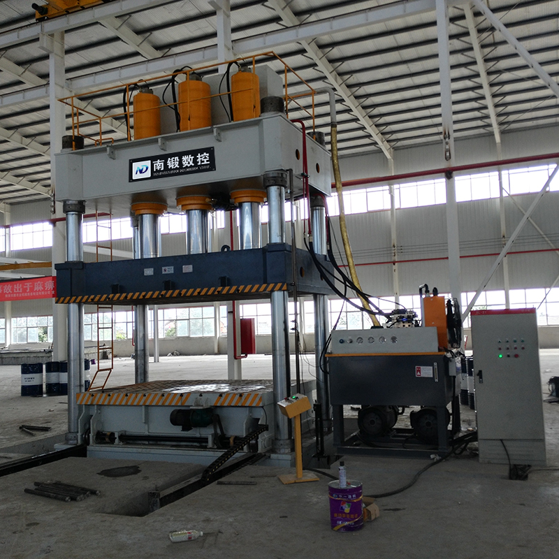 800噸三缸三梁四柱壓力機帶移動工作臺液壓機壓汽車配件油壓機