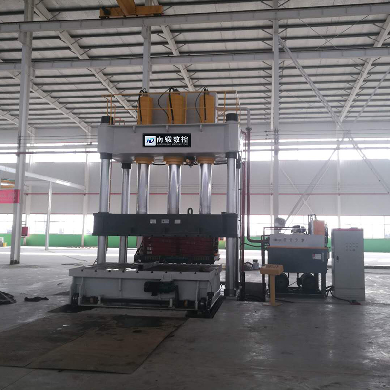 630噸四柱油壓機帶移動工作臺帶液壓墊液壓機壓汽車內飾油壓機