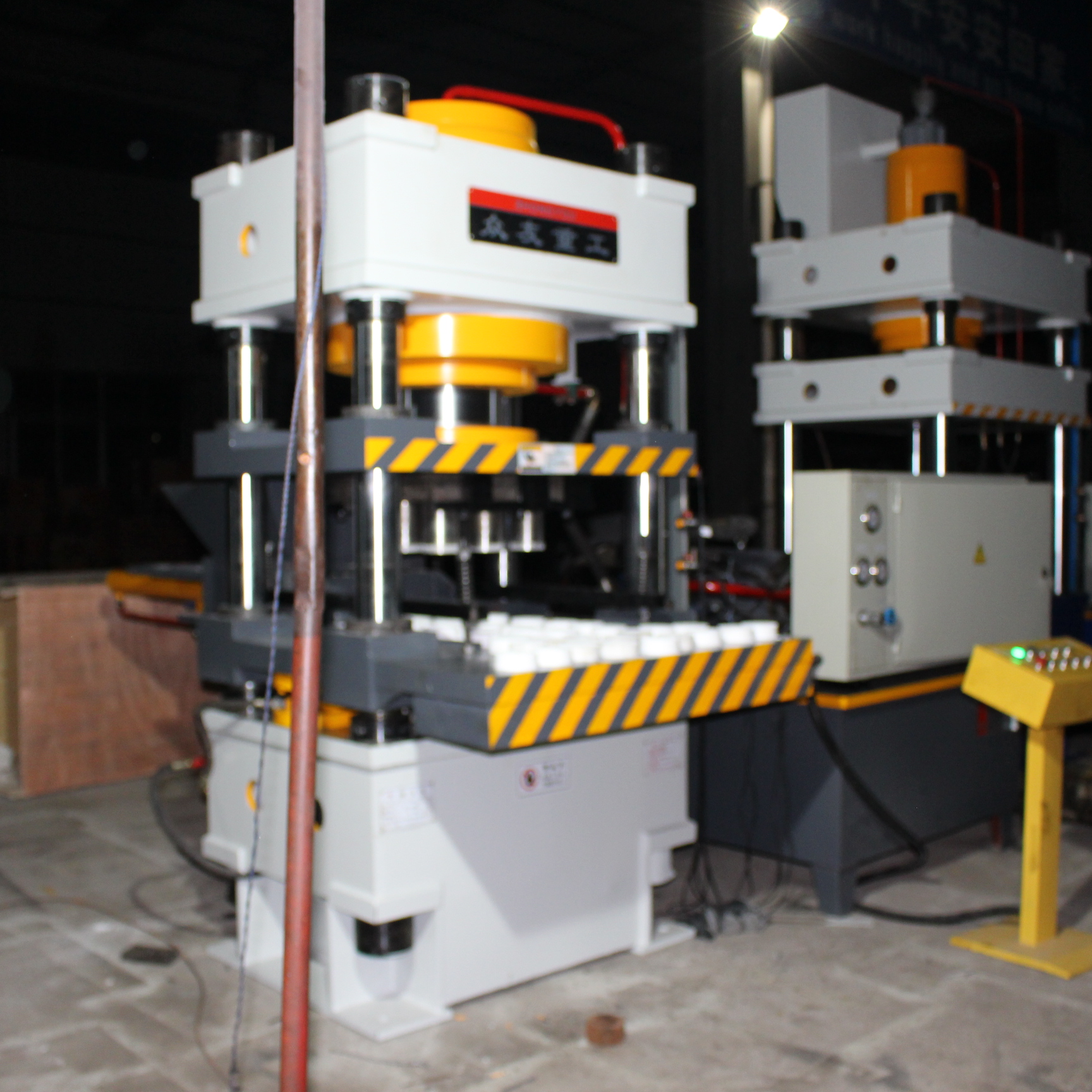 315噸硼砂全自動(dòng)粉末成型油壓機(jī)硼砂成型壓塊機(jī)