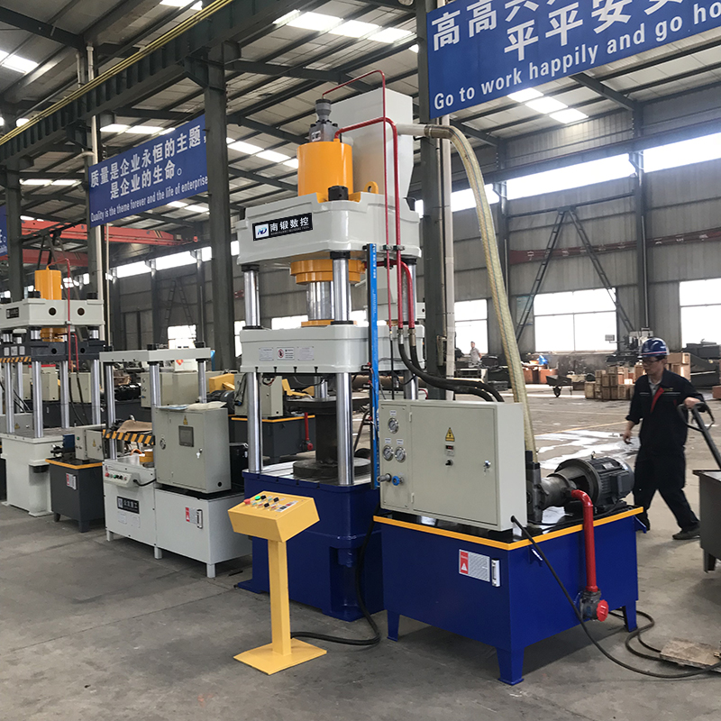 滕州廠家200噸兒童拼圖深壓紋熱壓機(jī)木質(zhì)拼圖益智玩具油壓機(jī)