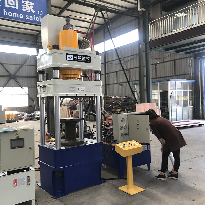 滕州廠家200噸兒童拼圖深壓紋熱壓機(jī)木質(zhì)拼圖益智玩具油壓機(jī)