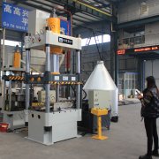 200噸四柱油壓機的規格價格為何有這么大的差異