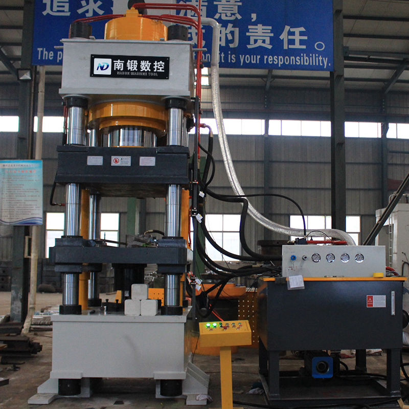 四柱油壓機(jī)安全操作流程