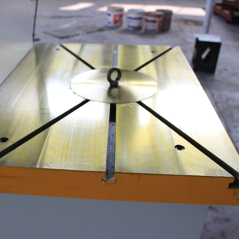 油壓機-四柱導向單臂油壓機