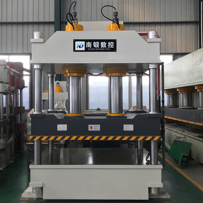 四柱液壓機上液壓管路的作用油壓機