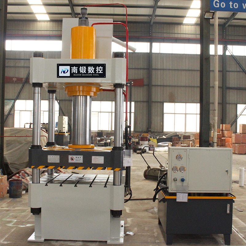 200T四柱油壓機(jī)，200噸常規(guī)三梁四柱油壓機(jī)