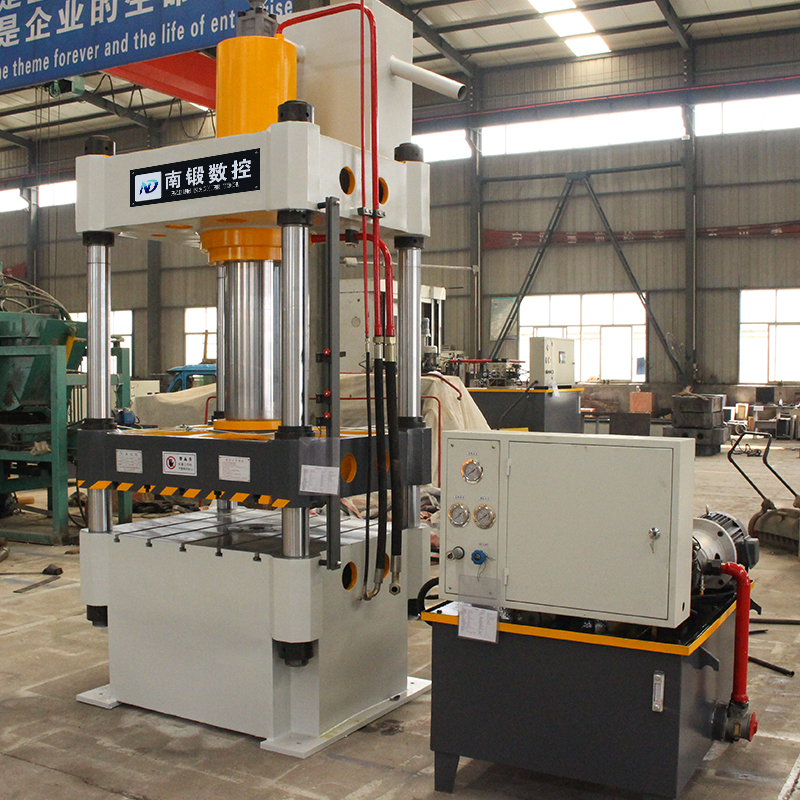 200T四柱油壓機(jī)，200噸常規(guī)三梁四柱油壓機(jī)