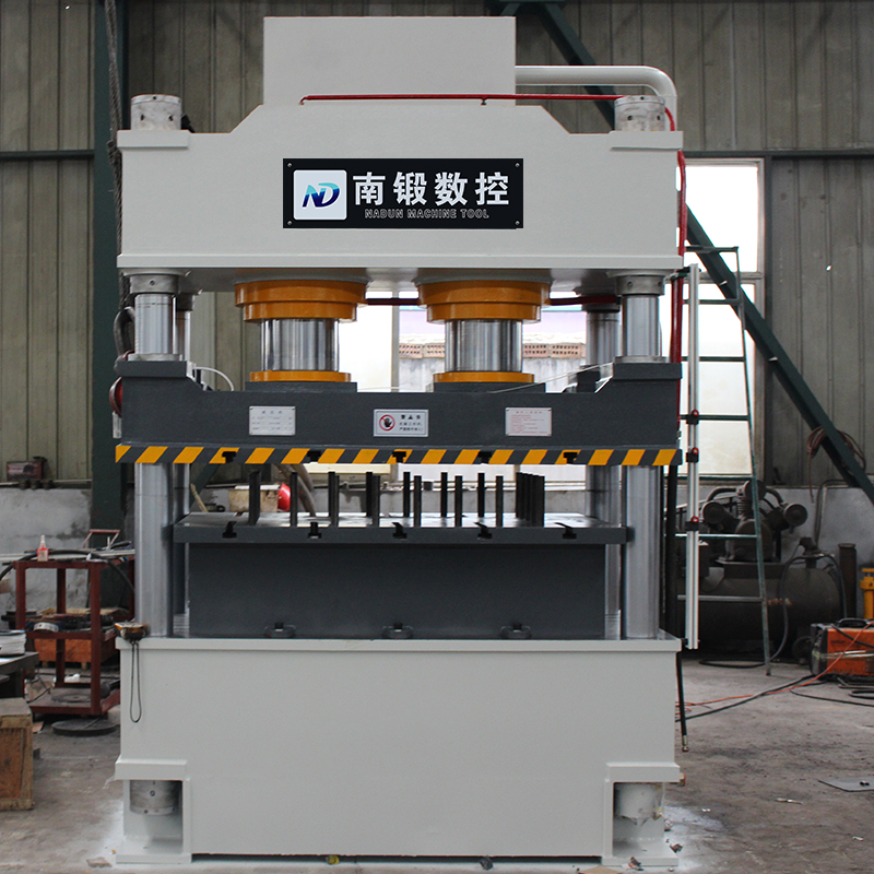 630T雙缸四柱油壓機(jī)，630噸汽車鈑金成型油壓機(jī)