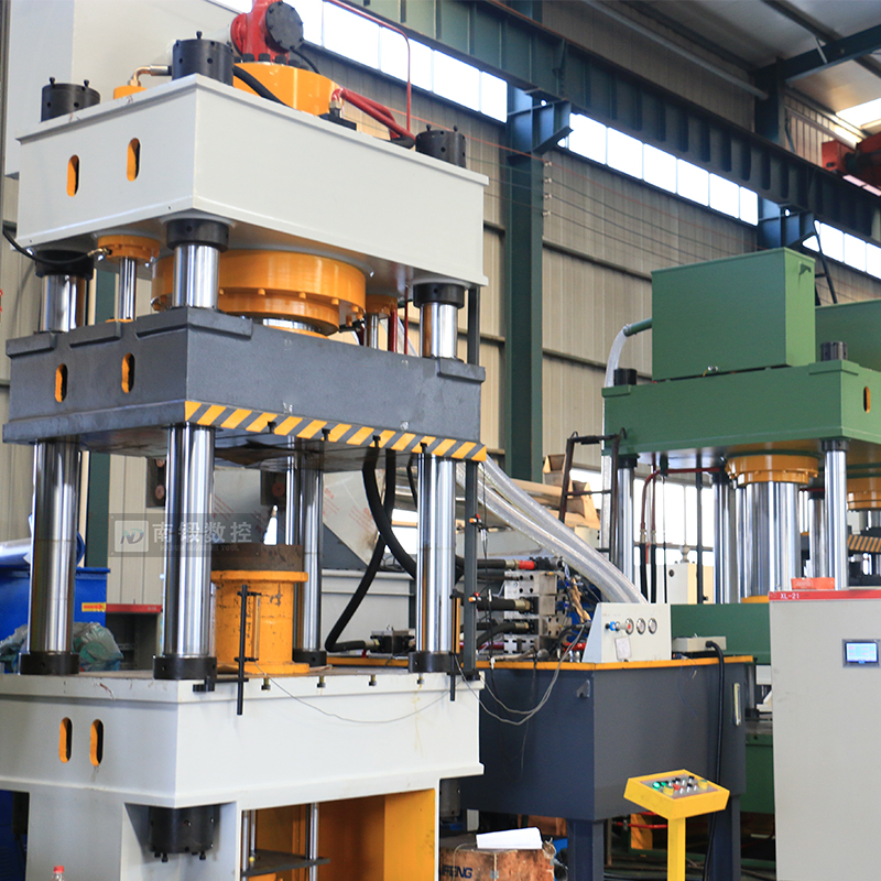 630噸封頭拉伸機(jī)不銹鋼金屬電動車鈑金成型油壓機(jī)滕州南鍛數(shù)控 630噸封頭拉伸機(jī)不銹鋼金屬電動車鈑金成型油壓機(jī)滕州南鍛數(shù)控