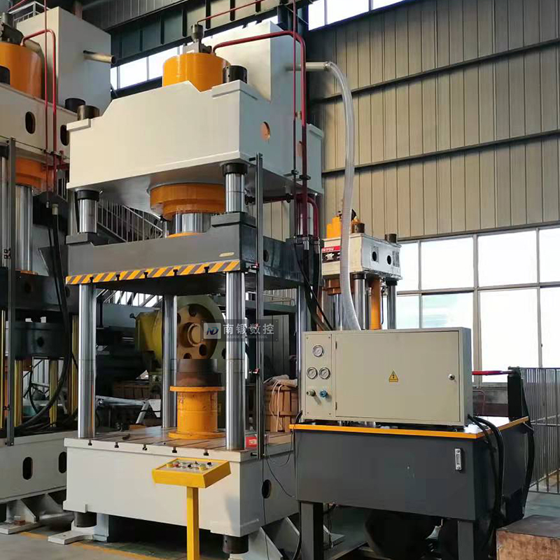 現(xiàn)貨500噸油壓機(jī)YQ32-500T三梁四柱油壓機(jī)