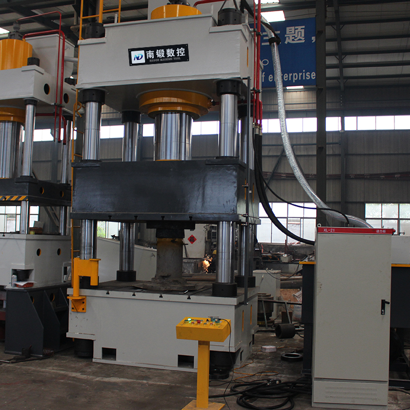 630噸油壓機(jī)YQ32-630T四柱油壓機(jī)